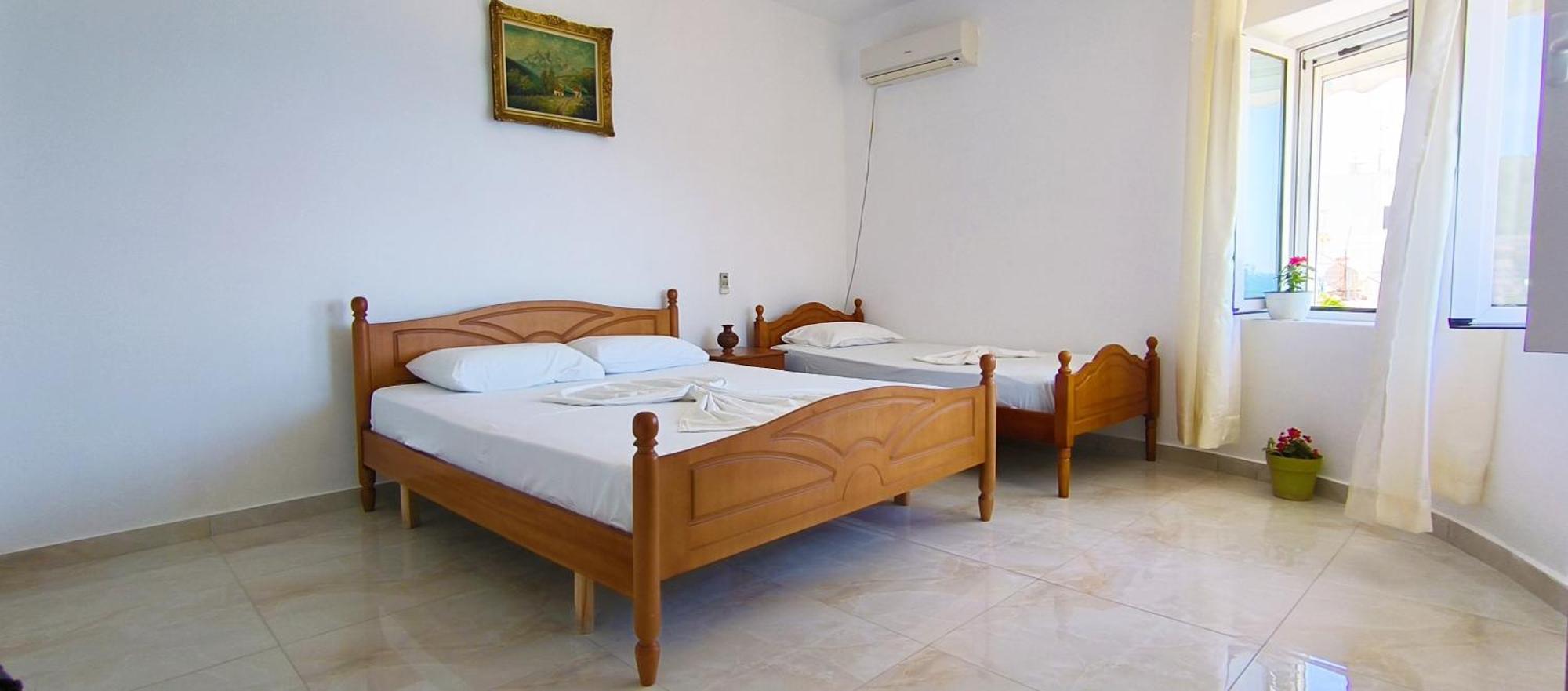 Natasha Rooms Himare Exterior photo