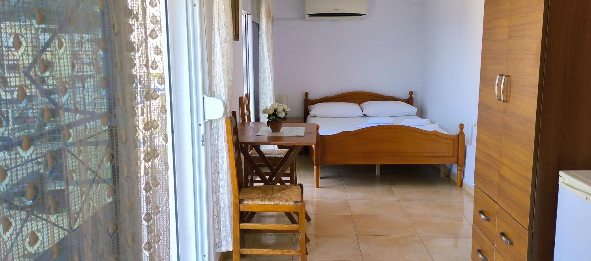 Natasha Rooms Himare Exterior photo